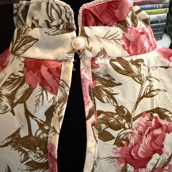 SHEIN Floral Print Top with Ruffle Detail - Picture 3 of 4